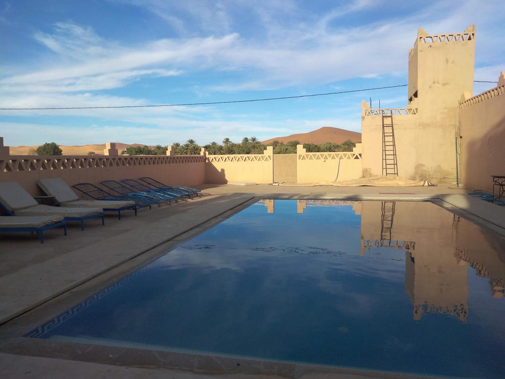 Hotel Riad Oasis เมอร์ซูกา ภายนอก รูปภาพ