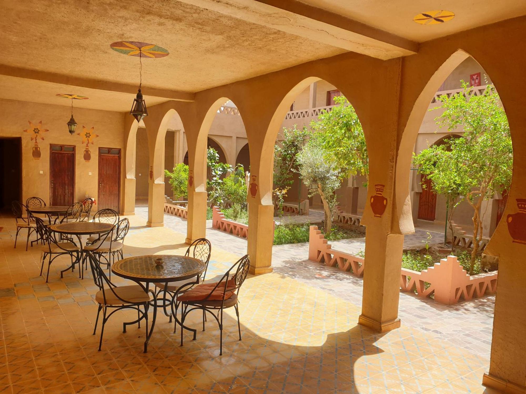 Hotel Riad Oasis เมอร์ซูกา ภายนอก รูปภาพ