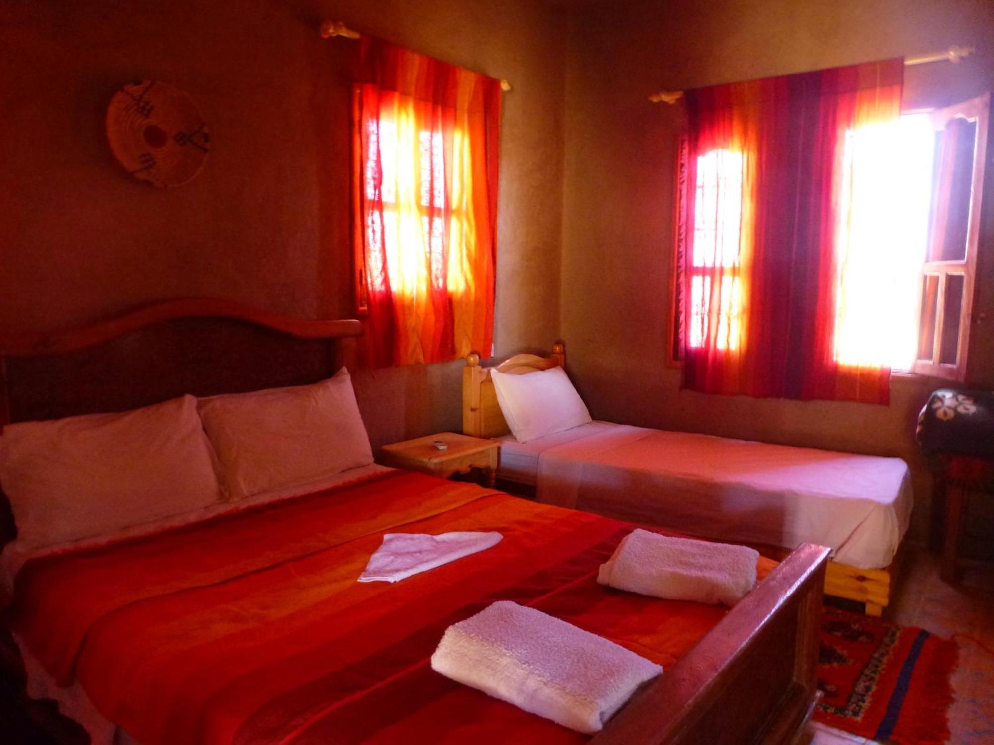 Hotel Riad Oasis เมอร์ซูกา ภายนอก รูปภาพ