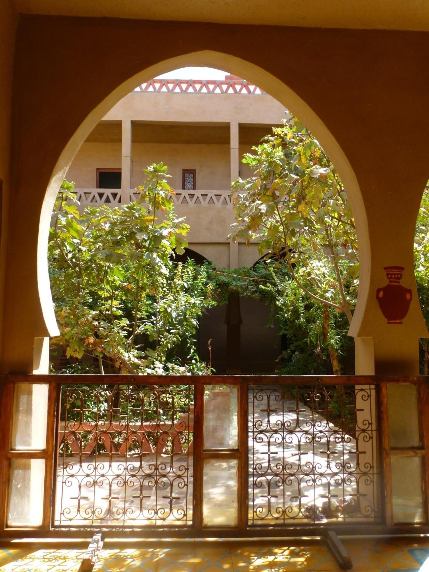 Hotel Riad Oasis เมอร์ซูกา ภายนอก รูปภาพ